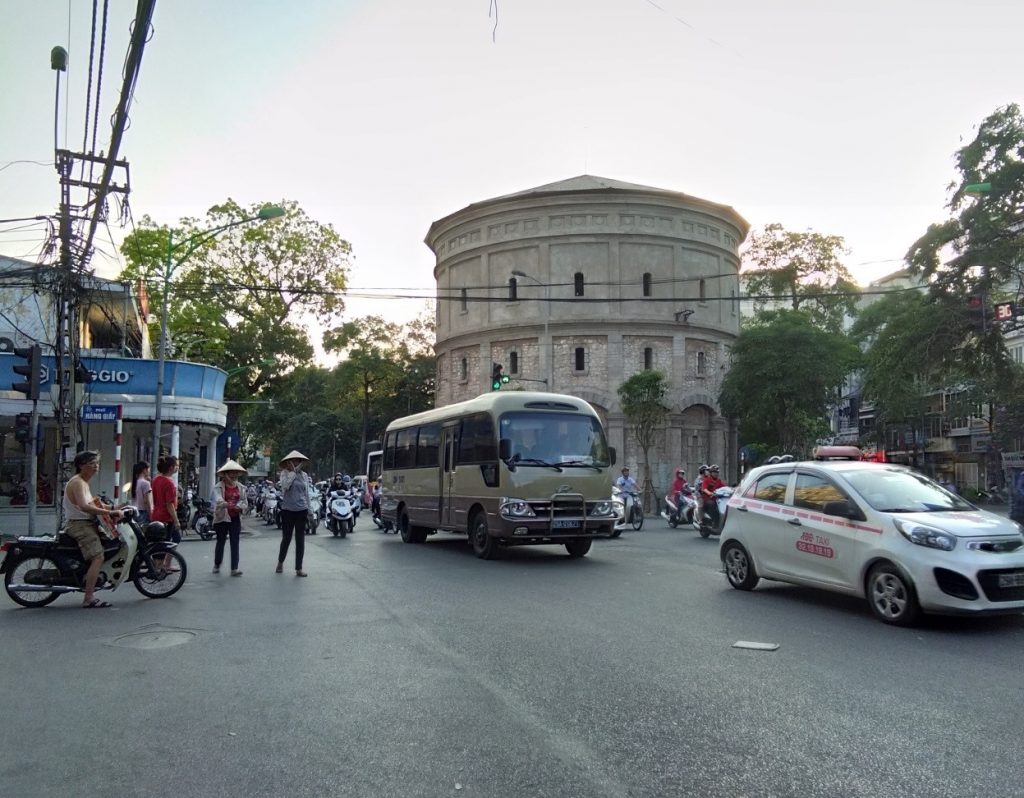 Downtown Hanoi getting busy | © Janine Dhuka/myTEFL