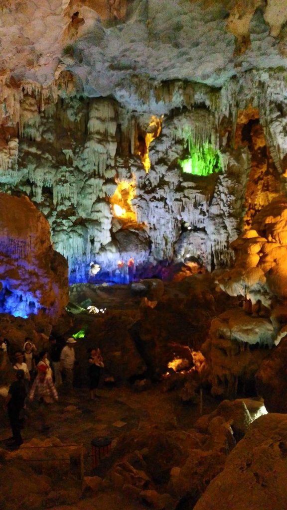 Caves in Ha Long Bay | © Janine Dhuka/myTEFL