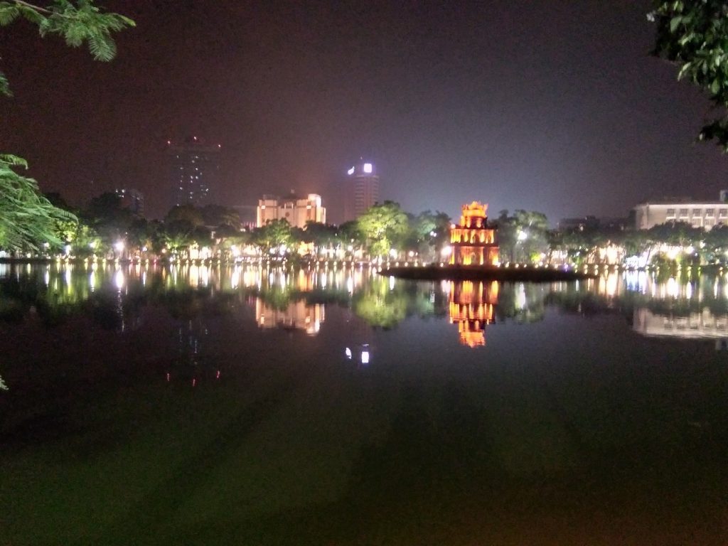 Hoan Kiem Lake by night | © Janine Dhuka/MyTEFL